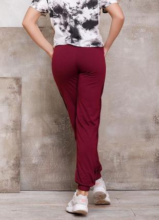 Женские трикотажные брюки с заклепками3 фото