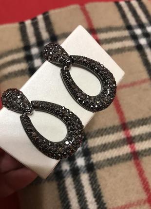 Нарядные серьги в стразах