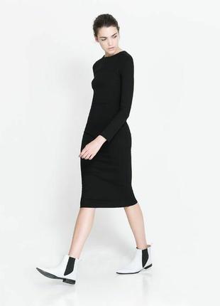 Платье по фигуре.