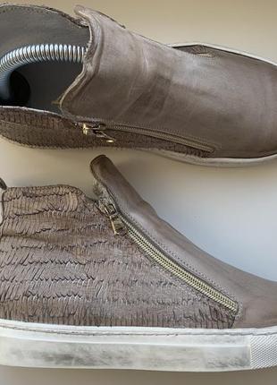 Кросівки love leather