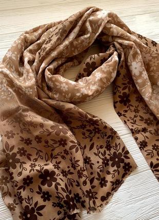 Легкий шарфик на весну коричневого цвета3 фото