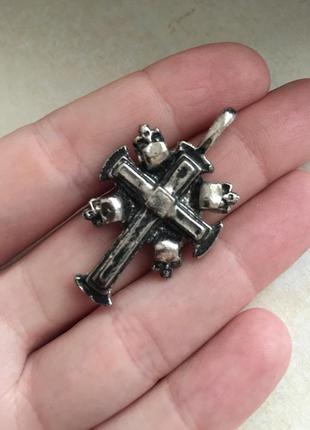 Хрест з черепами, унісекс