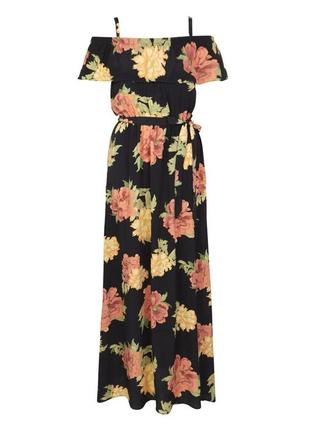 Гарне плаття з відкритими плечима в квітковий принт