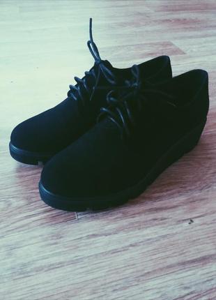 Стильные черные туфли1 фото