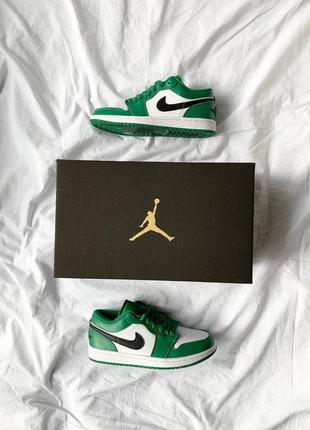 Женские стильные весенние кроссовки nike air jordan low 'pine green'8 фото