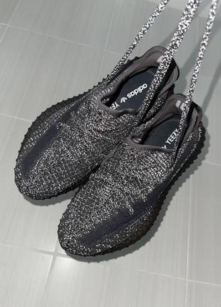 Женские стильные весенние кроссовки adidas yeezy boost 350 v2 black reflective8 фото