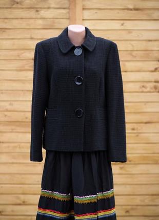 Черный теплый винтажный жакет.