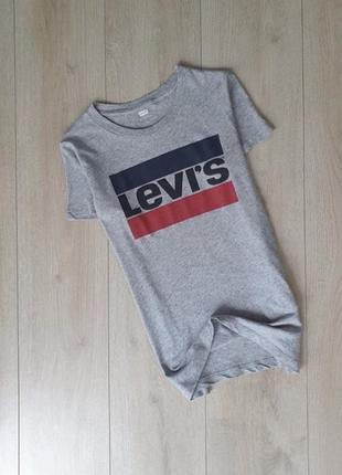 Футболка levis.
