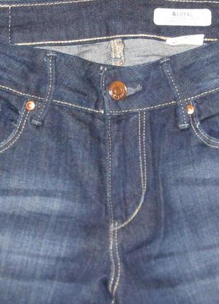 27/хс/6 h&m модні прямі джинси сині денім straight з потертостями6 фото