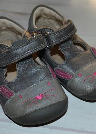 Супер удобные первые шузики для малышки 20.5