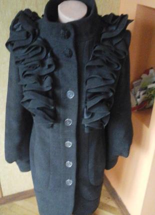 Шерстяное пальто фирмы modus