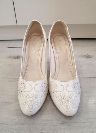 Елегантні білі весільні туфлі в каменях від бренду camidy, р. 38-39 код t08675 фото