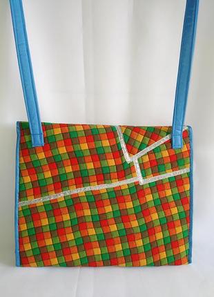 Текстильная сумка ручной работы выполненная в технике фигурная стёжка с добавлением тесьмы2 фото