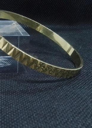 Золотистый металлический браслет