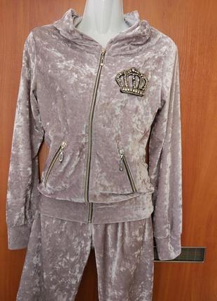 Мраморный спортивный костюм