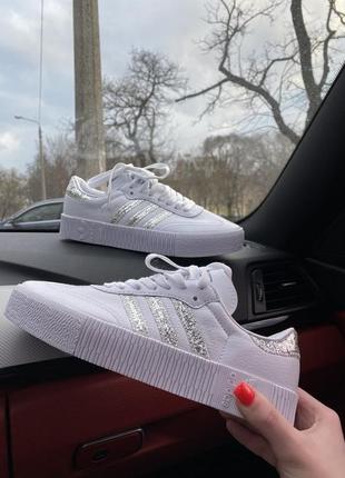 Женские белые кроссовки адидасы adidas7 фото
