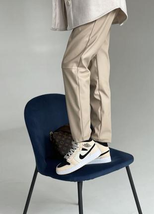 Nike air jordan 1 retro high beige black white женские кроссовки8 фото