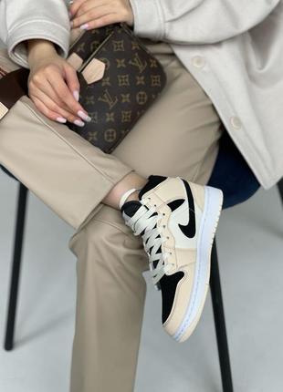 Nike air jordan 1 retro high beige black white женские кроссовки2 фото
