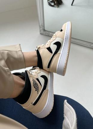 Nike air jordan 1 retro high beige black white женские кроссовки6 фото
