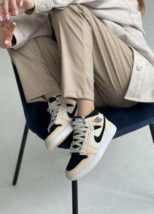 Nike air jordan 1 retro high beige black white жіночі кросівки3 фото