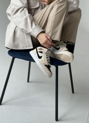 Nike air jordan 1 retro high beige black white женские кроссовки5 фото
