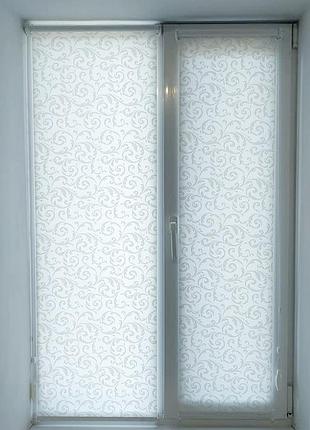 Ролеты белые с вензелями