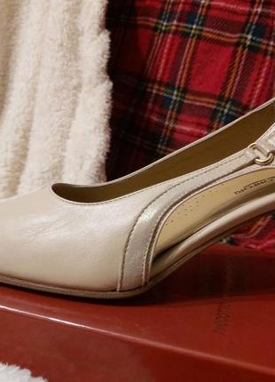 Кожаные нюдовые туфли linea confort, италия - классические туфли, 40р, 26см2 фото