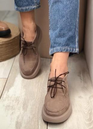 Туфлі лофери на шнурках з натуральної замші на платформі