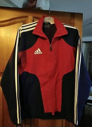 Adidas вітровка.