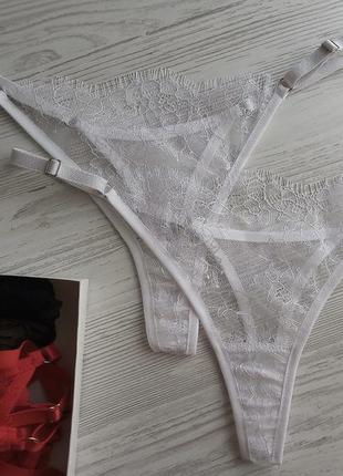 Базові білі мереживні стринги з регулюванням