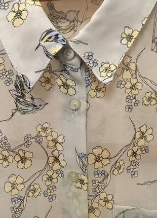 Нереально красивая и стильная брендовая блузка в цветах и птичках.