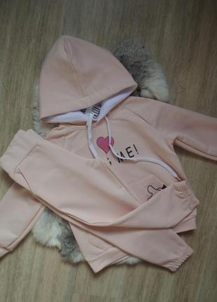 Красивий спортивний костюм