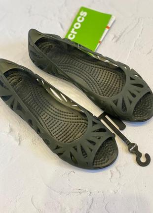 Новые босоножки-балетки crocs w6