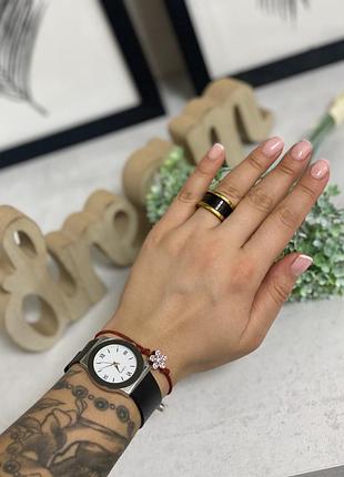 Стильные черные часики