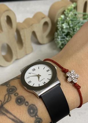 Стильные черные часики