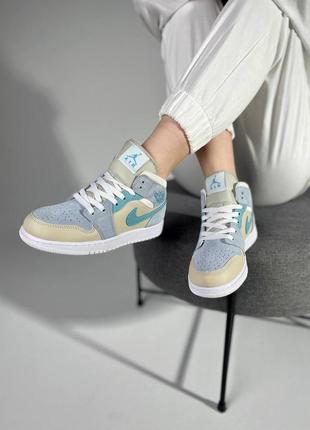 Женские кроссовки nike air jordan 1 retro blue/beige