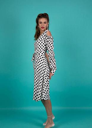 Милое платье в горошек
