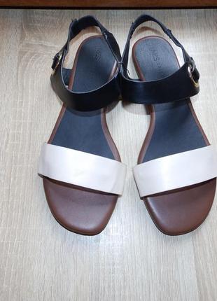 Сандалии , босоножки marks & spencer  sandals black white brown1 фото