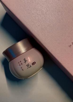 Омолоджуючий крем для особи