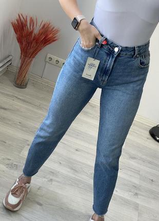 Крутые джинсы mom denim co7 фото