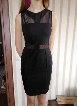 Чорне плаття з прозрачними вставками1 фото