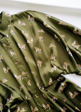 Актуальное сатиновое платье рубашка в оливковый принт zara6 фото