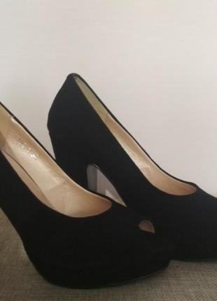 Замшеві туфлі