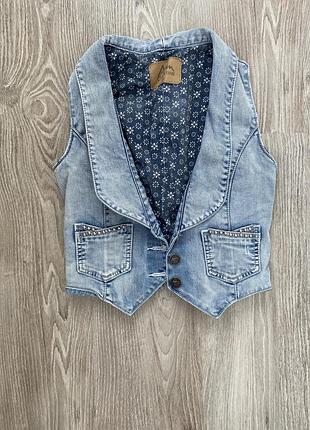 Джинсовая жилетка