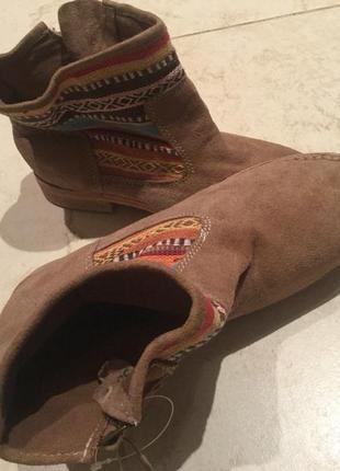 Замшевые ботинки