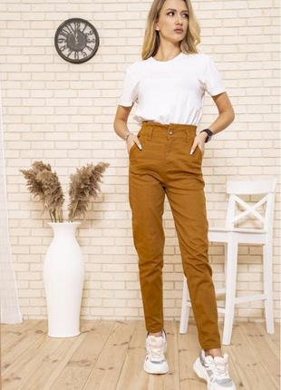 Женские джинсы мом с резинкой на талии коричневого цвета3 фото