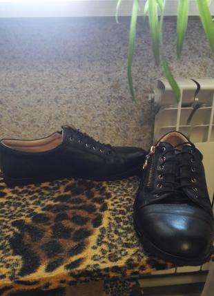 Дуже класні черевички з натуральної шкіри з блискавками, колір чорний, розмір 37-37,5-38