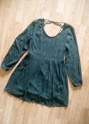 Темно-зеленое платье с длинным рукавом в принт