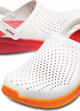 Крокси чоловічі білі з червоно-помаранчевим crocs literide graphic clog 36-45