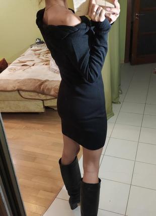 Трикотажное вязаное черное платье мини в рубчик с рукавом4 фото
